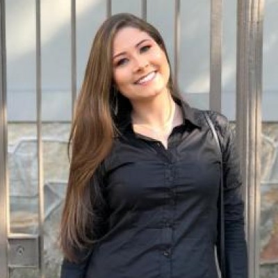 Laura Maria Junqueira Reis Barbosa