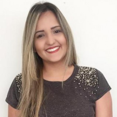 Camila Queiroz Viana