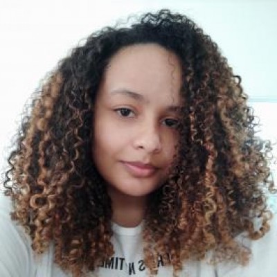Ariane Fernandes Santos de Souza 